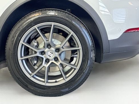 Certified 2026 Porsche Cayenne AWD/4WD image 24