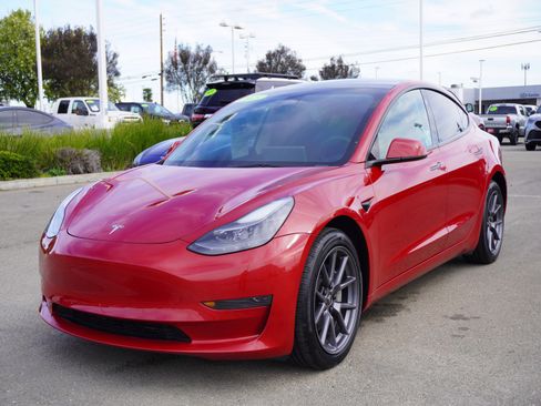Used 2023 Tesla Model 3 Standard Range image 5