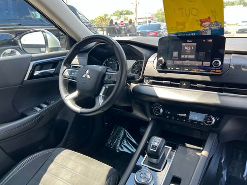 Used 2023 Mitsubishi Outlander SE AWD/4WD image 44