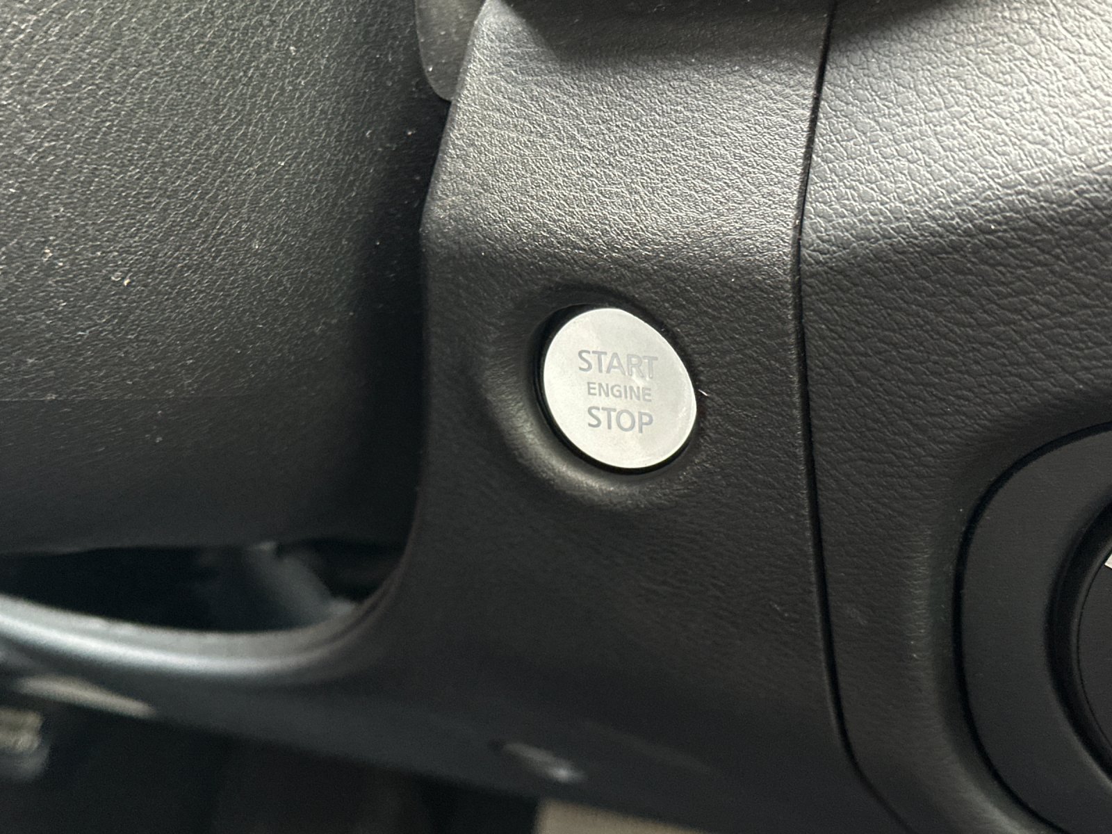 Used 2022 Nissan Frontier PRO-4X w/ Technology Package AWD/4WD image 21