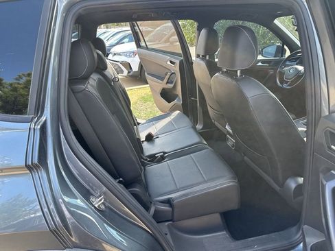 Used 2021 Volkswagen Tiguan SE FWD image 16
