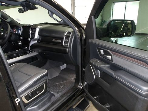 Used 2025 RAM 1500 Laramie AWD/4WD image 15