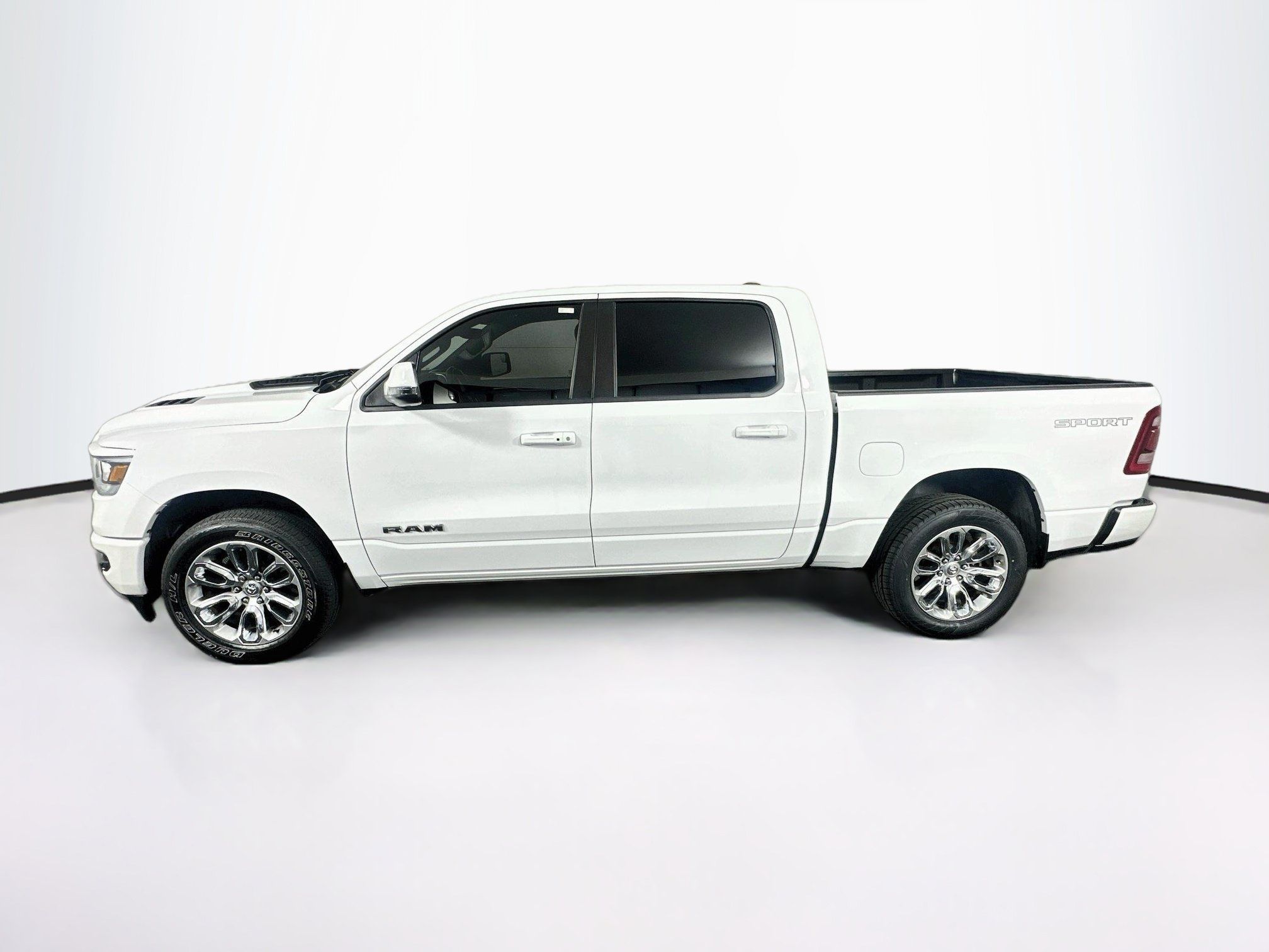 Used 2023 RAM 1500 Laramie AWD/4WD image 4