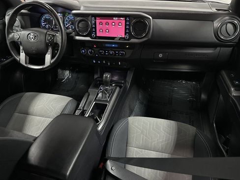 Used 2021 Toyota Tacoma TRD Off-Road w/ Technology Package AWD/4WD image 12