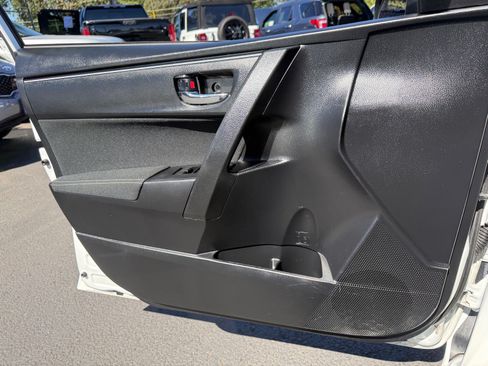 Used 2017 Toyota Corolla LE w/ Carpet Mat Package (TMS) FWD image 13
