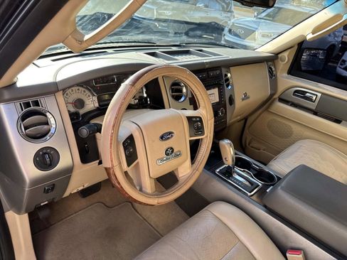 Used 2013 Ford Expedition XLT image 11