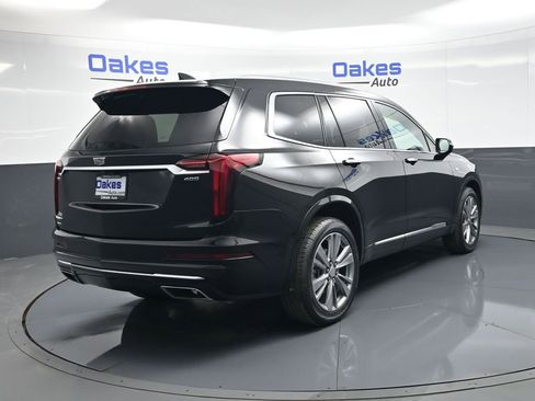 Used 2023 Cadillac XT6 Premium Luxury image 8