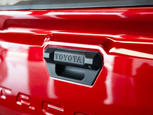Certified 2025 Toyota Tacoma TRD Off-Road AWD/4WD image 6