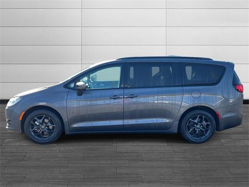Certified 2019 Chrysler Pacifica Touring-L Plus w/ Advanced Safetytec Group image 6