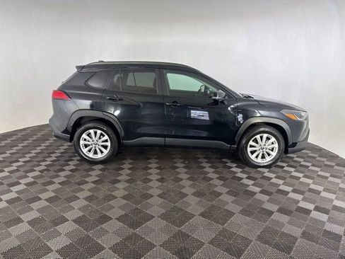 Used 2022 Toyota Corolla Cross LE FWD image 4