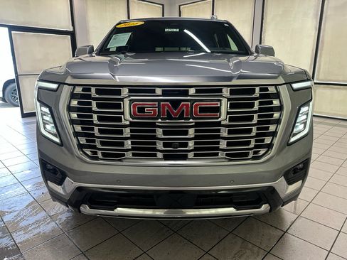 Used 2025 GMC Yukon XL Denali AWD/4WD image 9