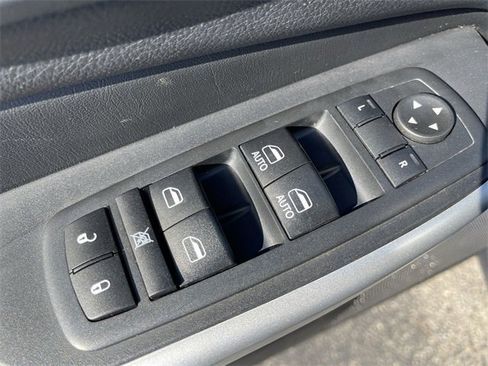 Used 2017 Jeep Cherokee Trailhawk image 13