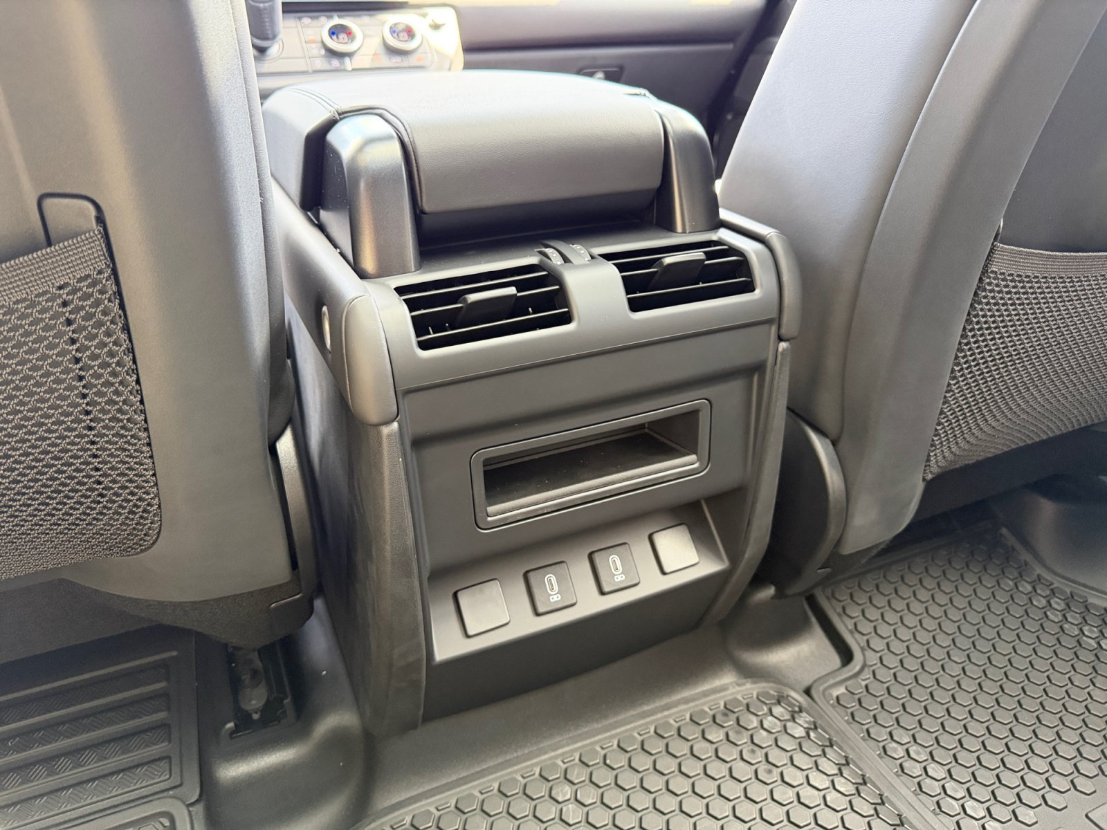 New 2026 Land Rover Defender 110 X-Dynamic SE AWD/4WD image 18
