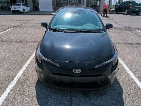 Used 2024 Toyota Corolla LE image 3