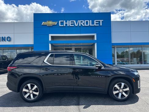 Certified 2023 Chevrolet Traverse LT w/ LT Premium Package AWD/4WD image 1