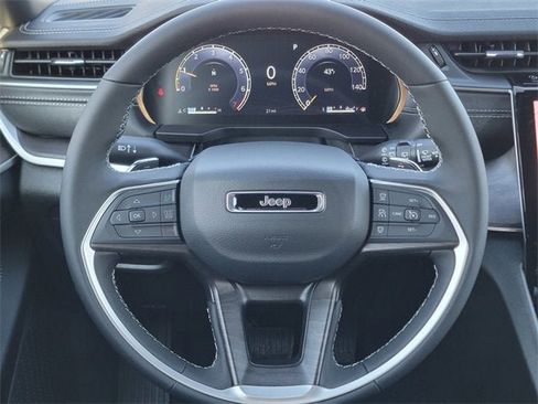 New 2025 Jeep Grand Cherokee Limited image 31