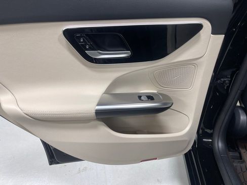 Used 2025 Mercedes-Benz C 300 4MATIC Sedan image 24