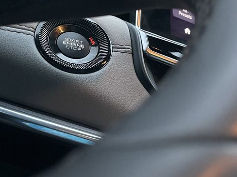 Used 2023 Jeep Compass Limited image 16