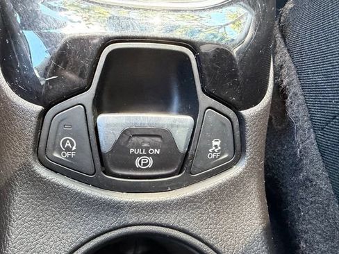 Used 2019 Jeep Compass Latitude AWD/4WD image 23