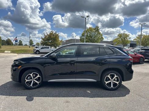 New 2025 Volkswagen Tiguan SE image 9