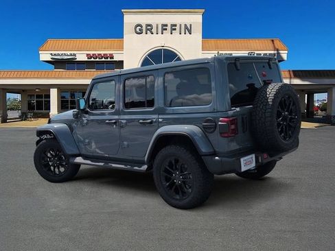 Used 2025 Jeep Wrangler Unlimited Sahara AWD/4WD image 9
