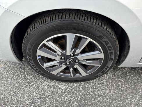 Used 2023 Nissan Versa SV image 9