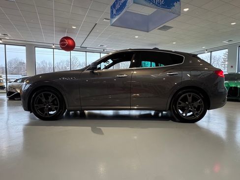 Used 2019 Maserati Levante image 2