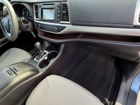 Used 2015 Toyota Highlander LE FWD image 33