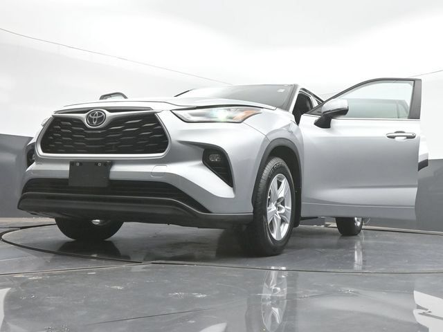 Used 2023 Toyota Highlander LE AWD/4WD image 52