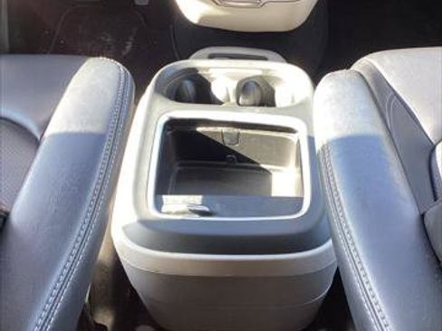 Used 2023 Chrysler Pacifica Touring-L FWD image 27