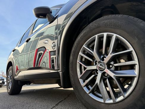 Used 2023 Nissan Rogue S image 9