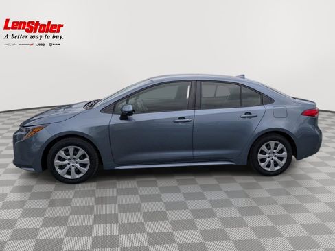 Used 2022 Toyota Corolla LE FWD image 2