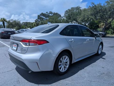Used 2023 Toyota Corolla LE w/ LE Convenience Package FWD image 4
