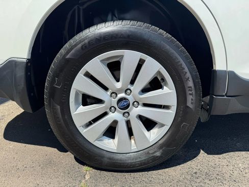Used 2017 Subaru Outback 2.5i Premium image 32