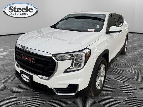 Used 2023 GMC Terrain SLE image 1