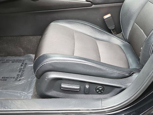 Used 2018 Honda Accord Sport image 18