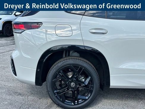 New 2026 Volkswagen Tiguan SE R-Line AWD/4WD image 9