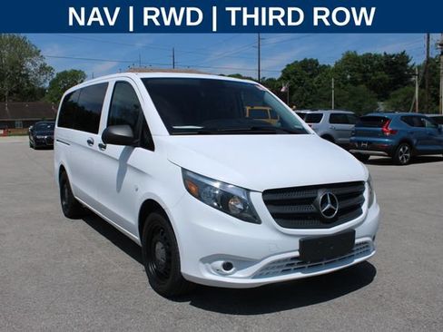 Used 2017 Mercedes-Benz Metris Passenger image 2