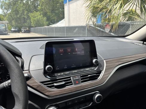 Used 2025 Nissan Altima 2.5 SV FWD image 20