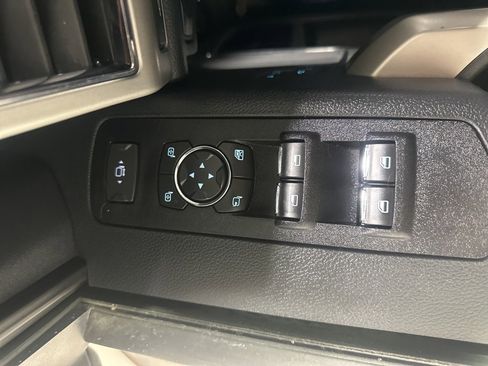 Used 2022 Ford F250 Lariat w/ Tremor Off-Road Package image 31