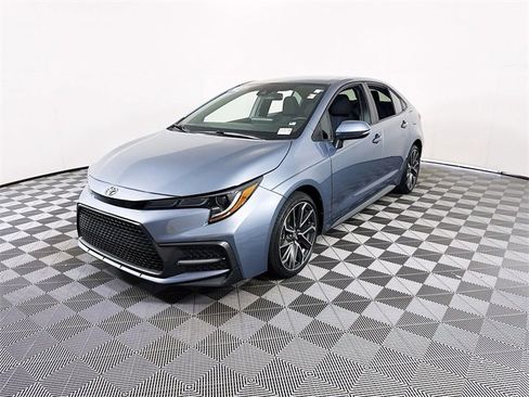 Used 2022 Toyota Corolla SE image 3