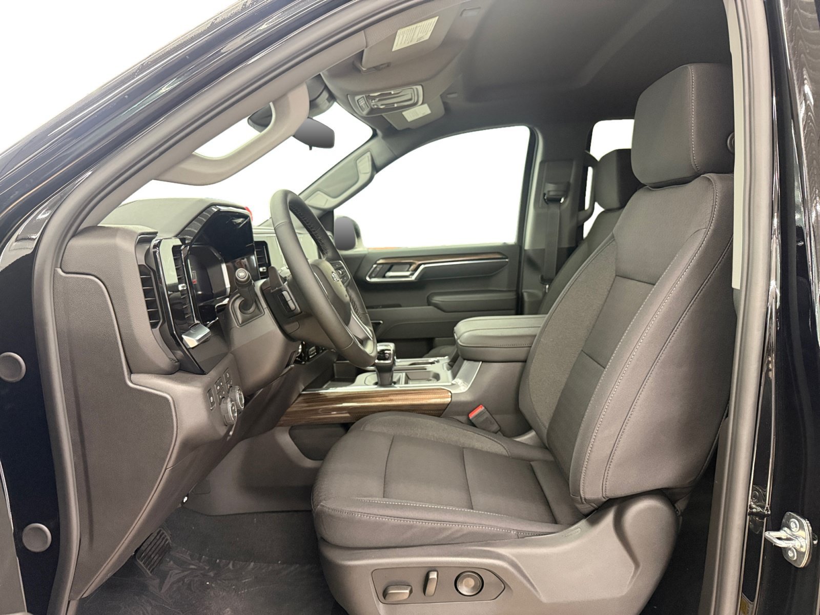 New 2026 Chevrolet Silverado 1500 RST w/ Z71 Off-Road Package AWD/4WD image 9