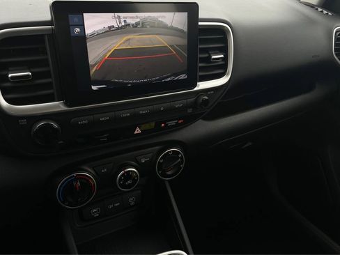 Used 2023 Hyundai Venue SE image 22