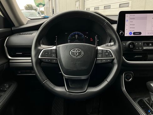 Used 2025 Toyota Grand Highlander XLE image 33