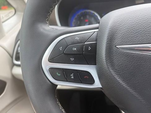 Used 2022 Chrysler Voyager LX FWD image 36