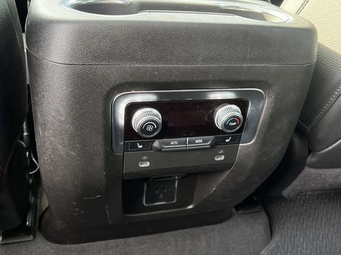 Used 2022 GMC Yukon XL Denali AWD/4WD image 16