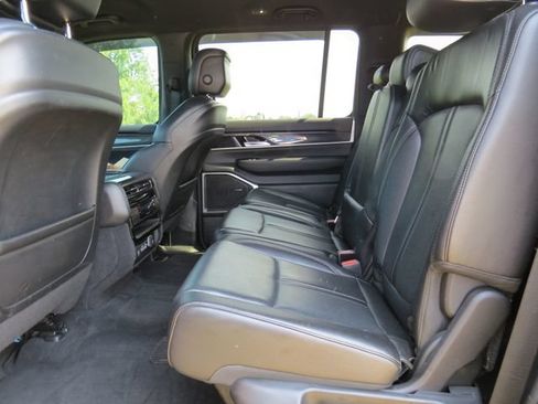 Used 2022 Jeep Wagoneer Series I RWD image 5