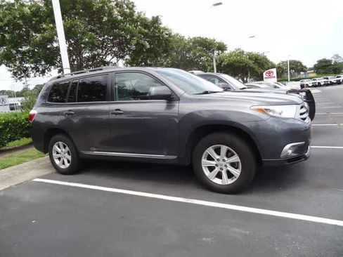 Used 2012 Toyota Highlander 4WD w/ Tech Pkg image 5