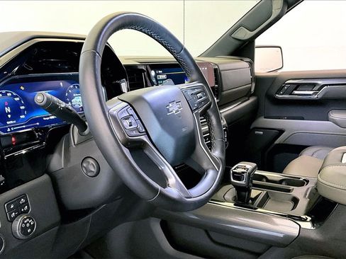 Used 2022 Chevrolet Silverado 1500 ZR2 w/ Technology Package image 12