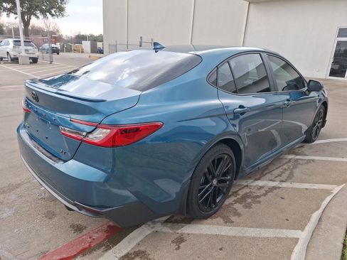 Used 2025 Toyota Camry SE image 6